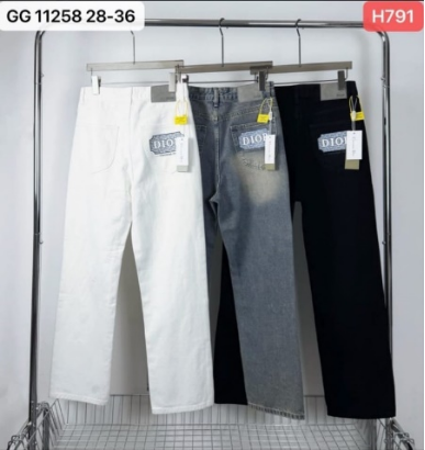 DIOR Men's Classic Leather Badge Straight-Leg Denim Jeans (GG 11258 / H791)
